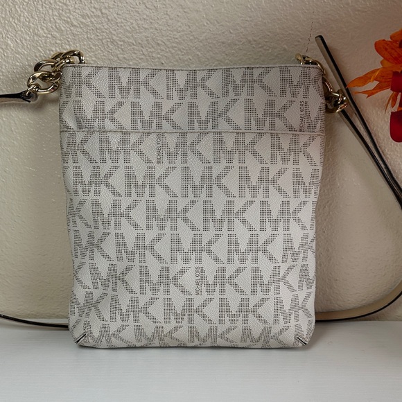 Michael Kors Cream and Gold Crossbody Bag - Picture 3 of 9